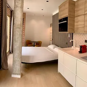 https://ecopausa-beatas-studios.1costadelsol.com